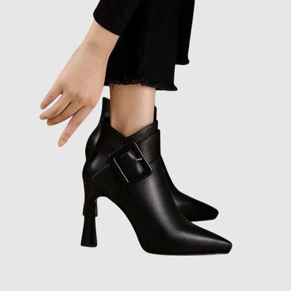 Agneta | Stövletter med spänndetalj